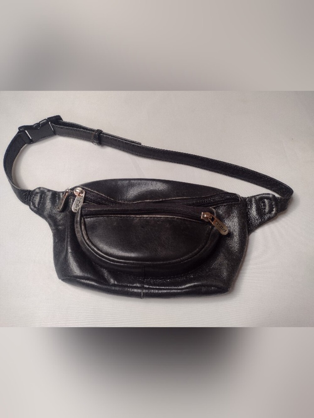 PIEL Leather Traveler's Waist Bag Fanny Pack Belt Bag Black Distressed B18